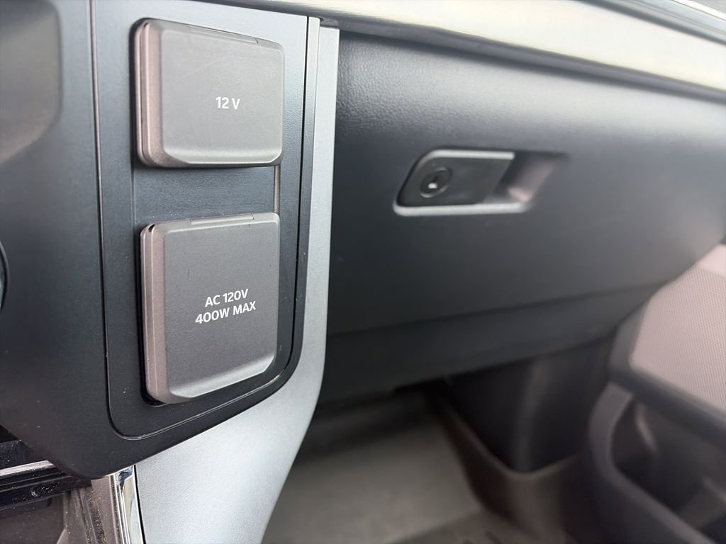 Used 2021 White Ford Lariat image 25