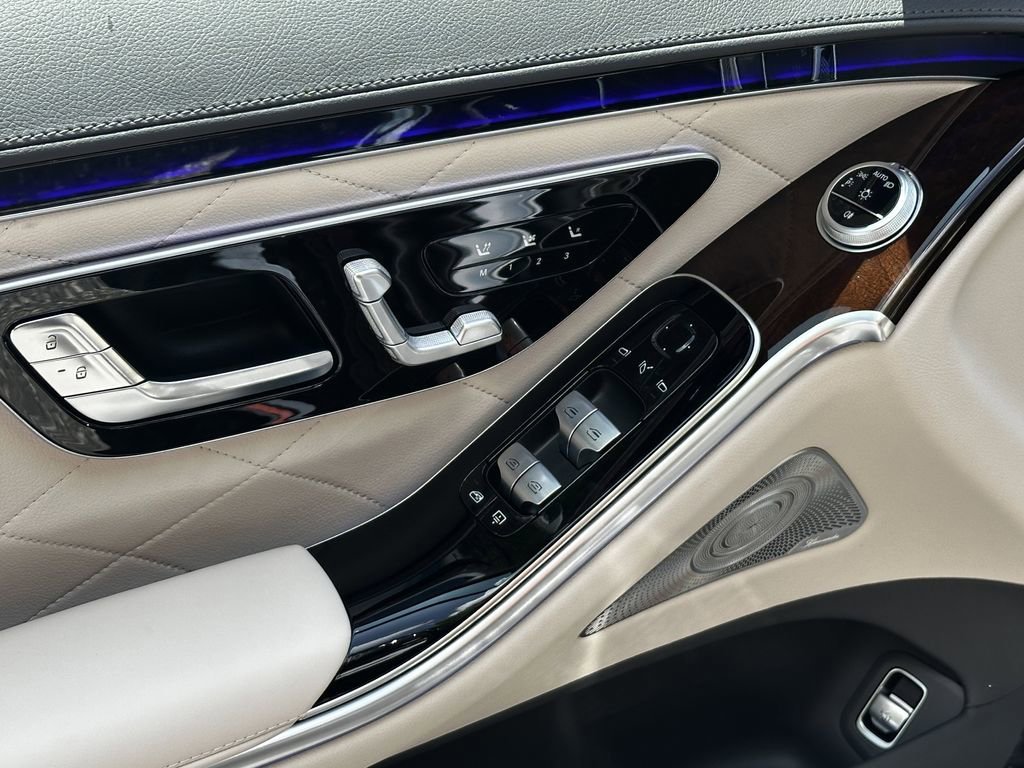 New 2026 MANUFAKTUR Rubellite Red Metallic Mercedes-Benz S 580 image 12