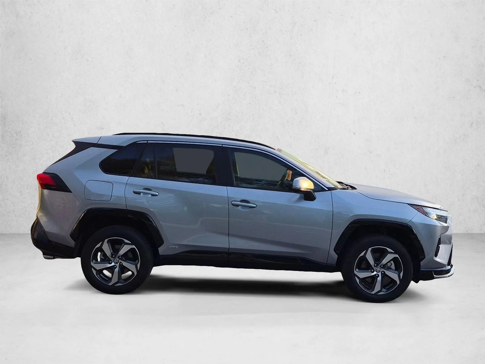 Used 2025 Silver Sky Metallic Toyota SE image 4