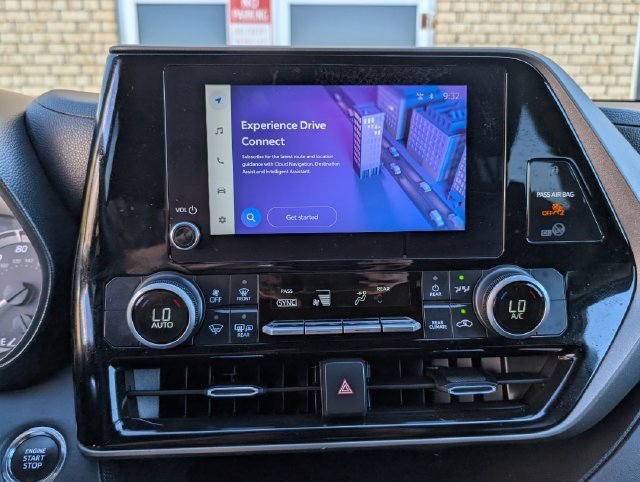 Used 2023 Off-white Toyota LE image 7