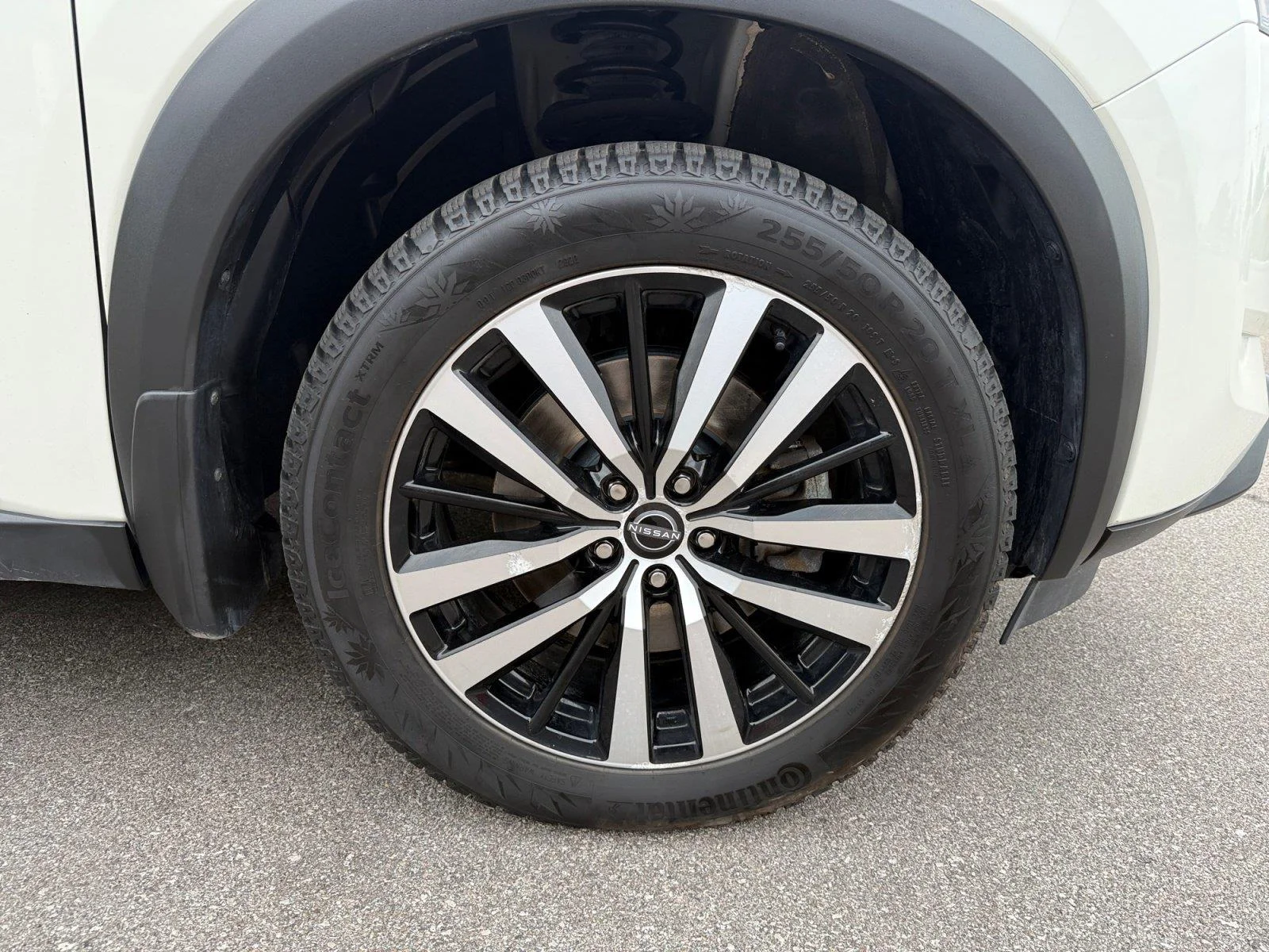 Used 2023  Nissan Platinum image 33