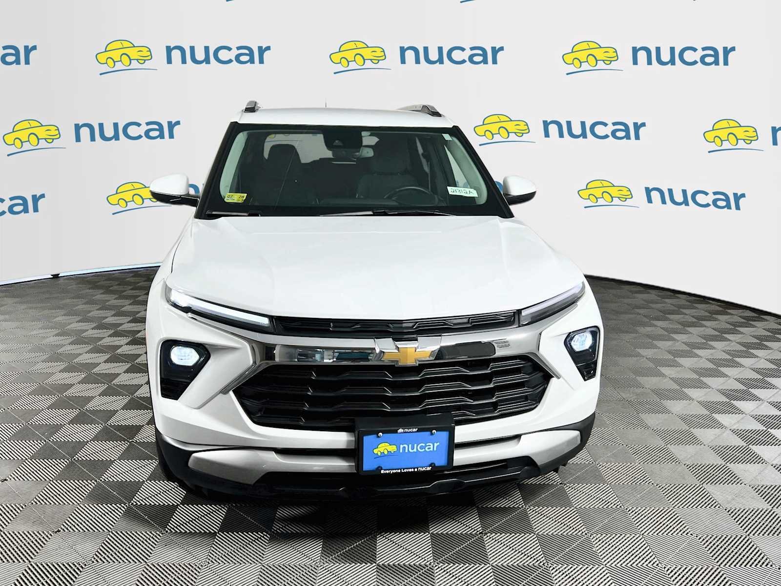Used 2025 Summit White Chevrolet LT image 2