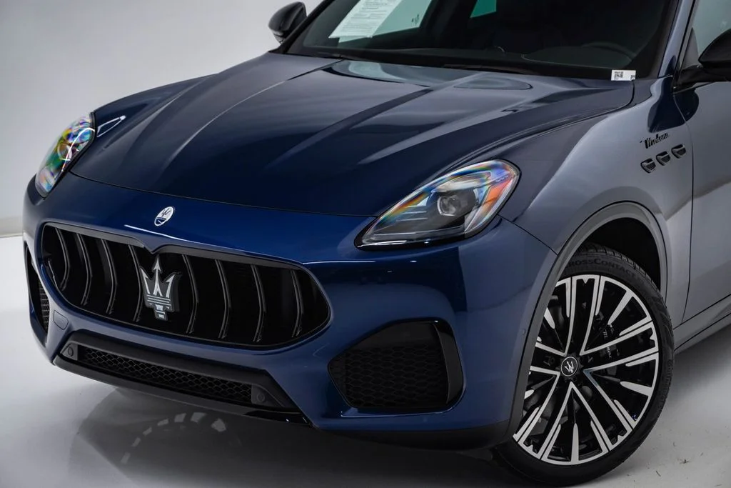 Certified Used 2025 Blu Modena Metallic Maserati Modena image 4