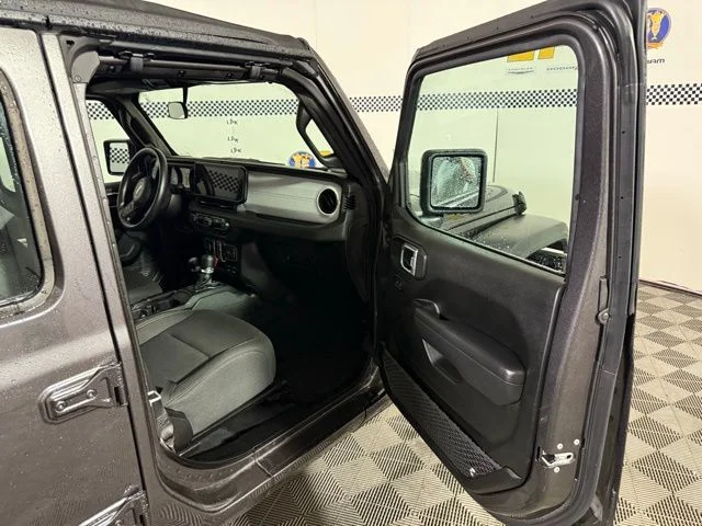 Used 2025 Crystal Metallic Jeep Sport image 21