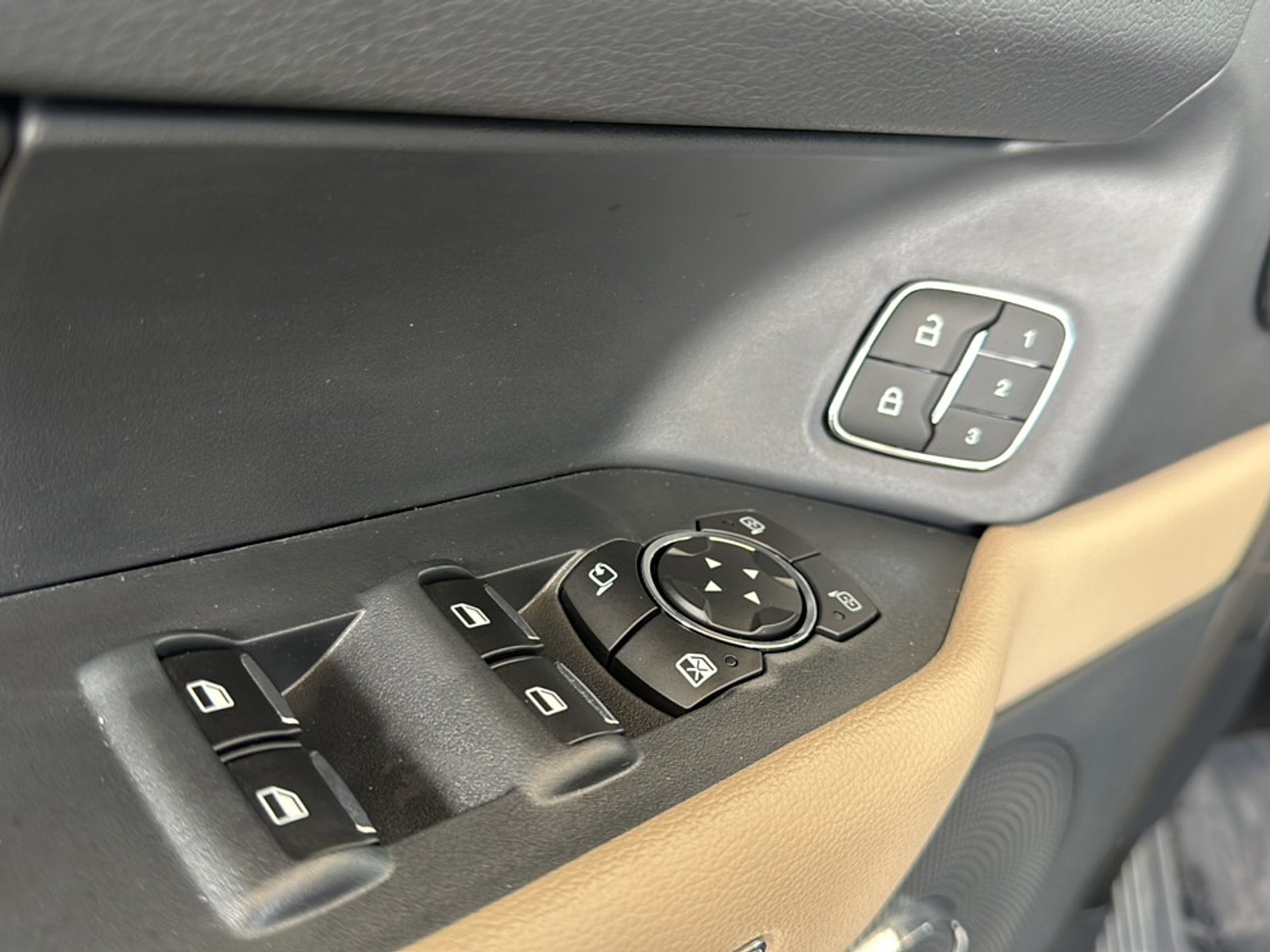 Used 2022 Star White Metallic Tri Coat Ford XLT image 18