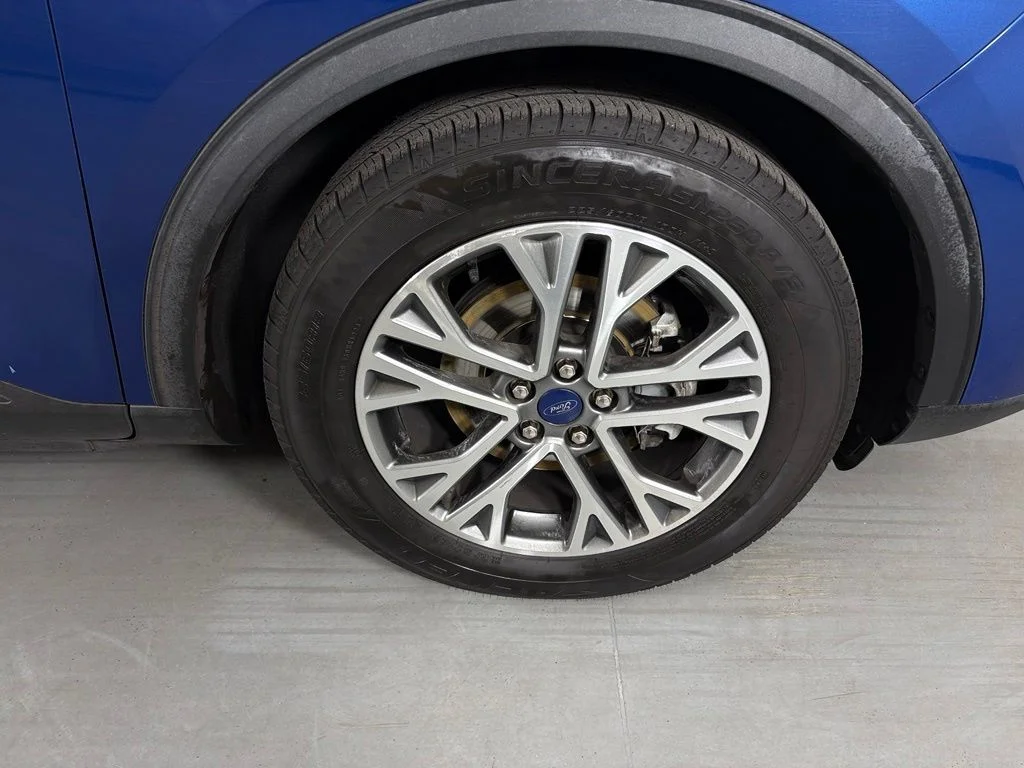 Used 2022 Blue Metallic Ford SEL image 10