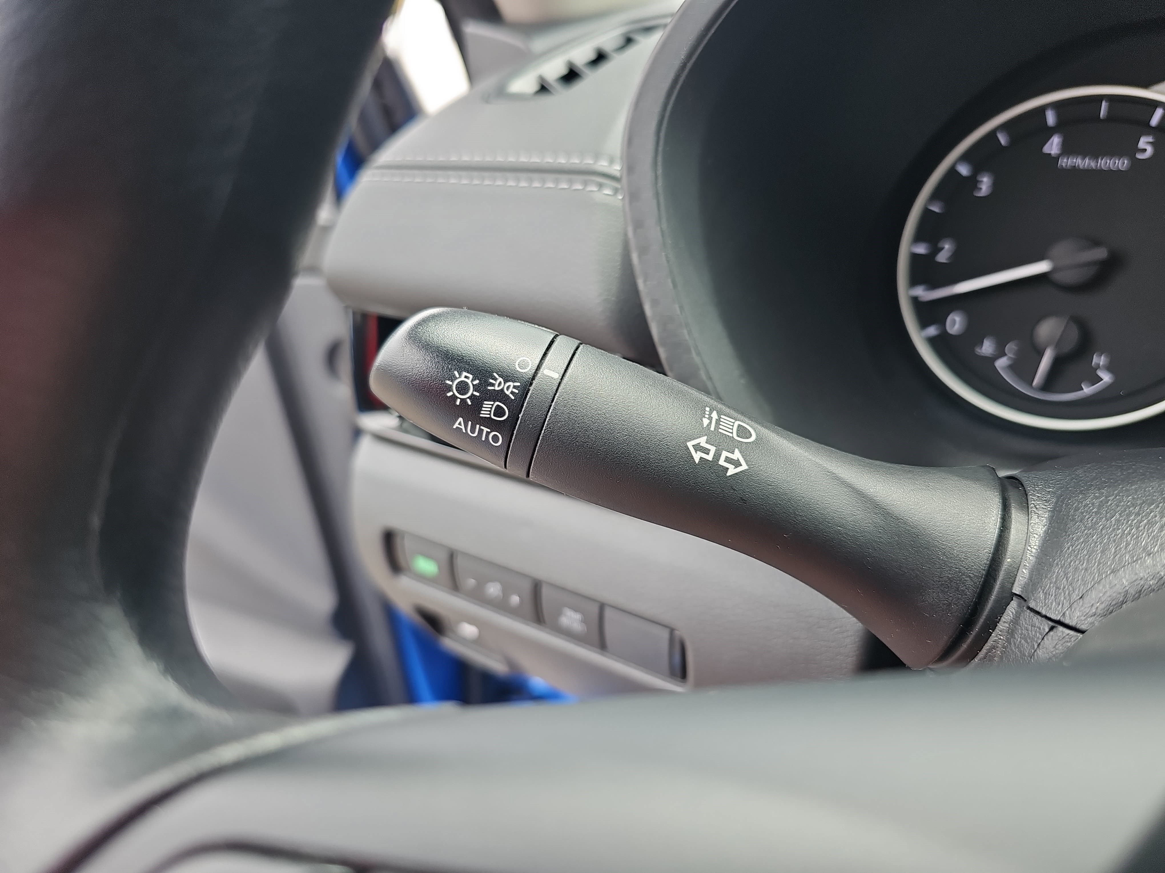 Used 2025 Electric Blue Metallic Nissan SV image 30