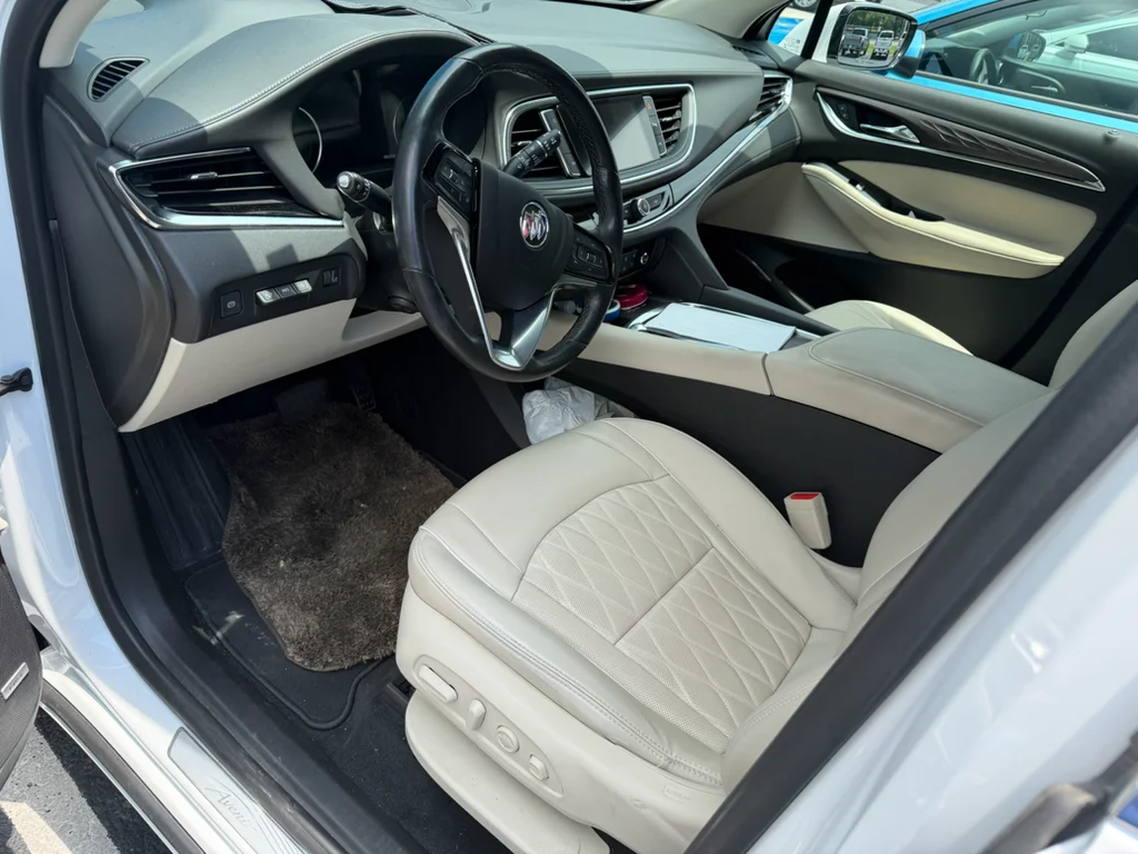 Certified Used 2023 White Frost Tricoat Buick Avenir image 4