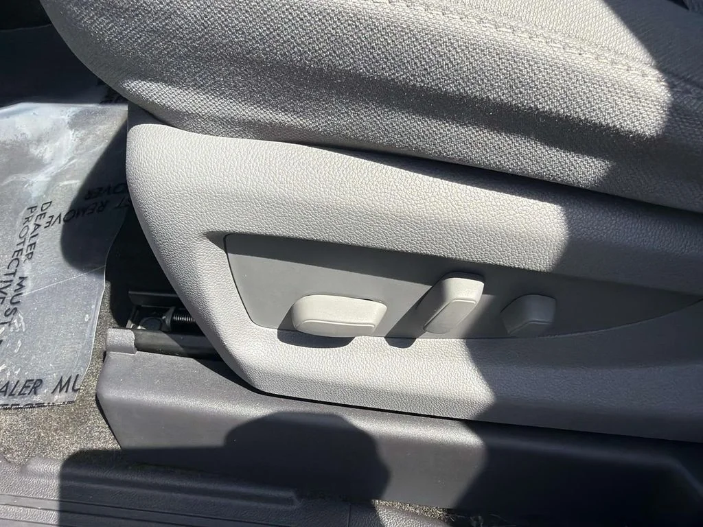 Used 2018 Summit White Chevrolet LT image 31