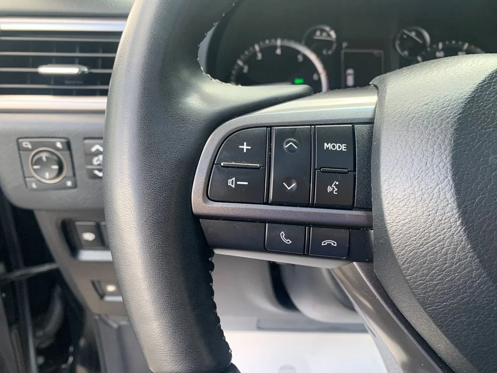Used 2023 Black Lexus 460 image 29