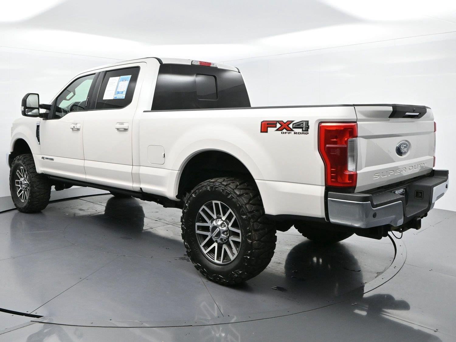 Used 2017 White Platinum Metallic Tri-Coat Ford Lariat image 5