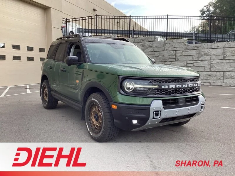 Used 2025 Green Ford Badlands image 1
