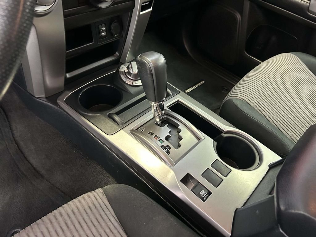 Used 2019 White Toyota SR5 image 21