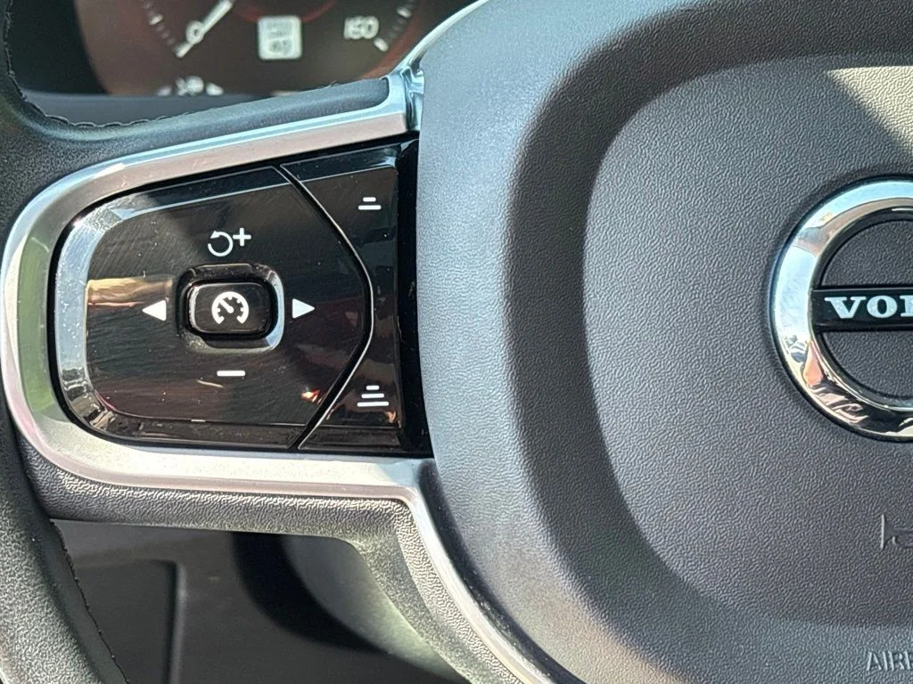 Used 2022 Blue Volvo T5 Momentum image 29