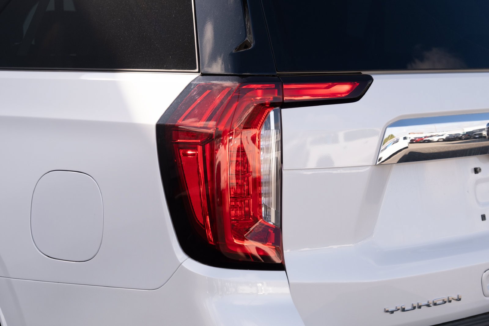 Used 2024 White Frost Tricoat GMC SLT image 28