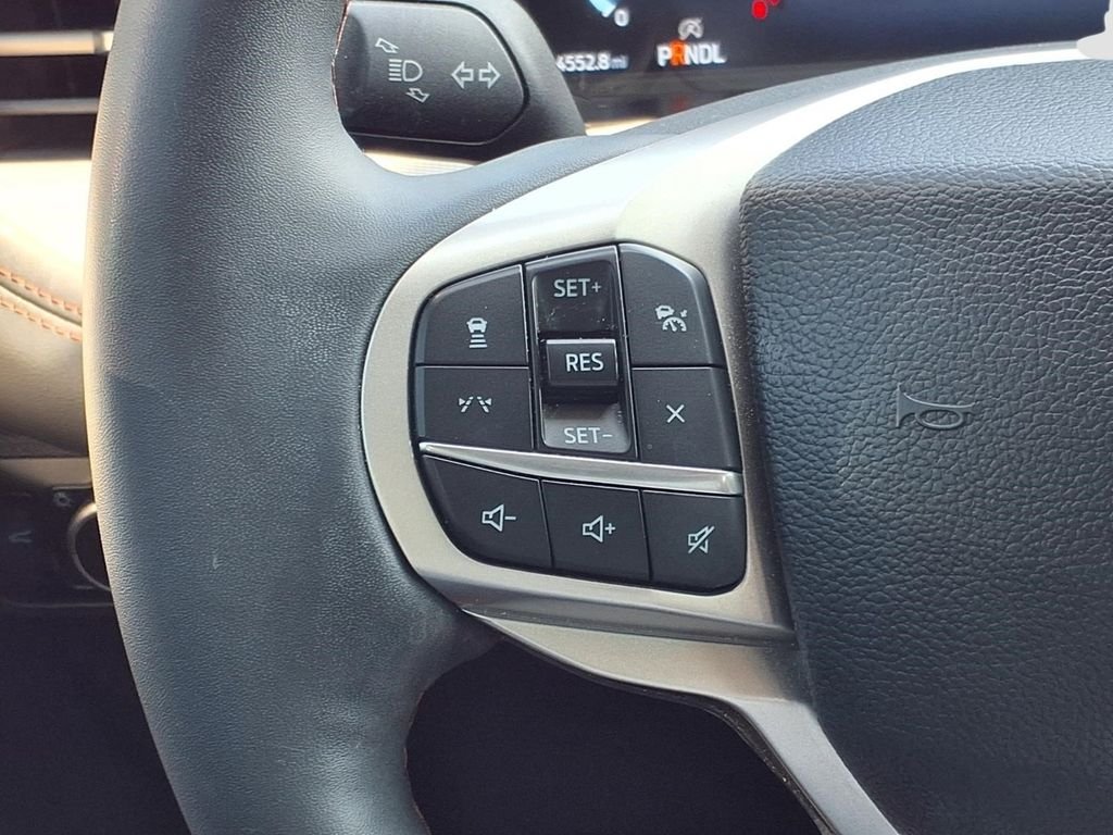 Used 2025 White Metallic Ford Active image 15