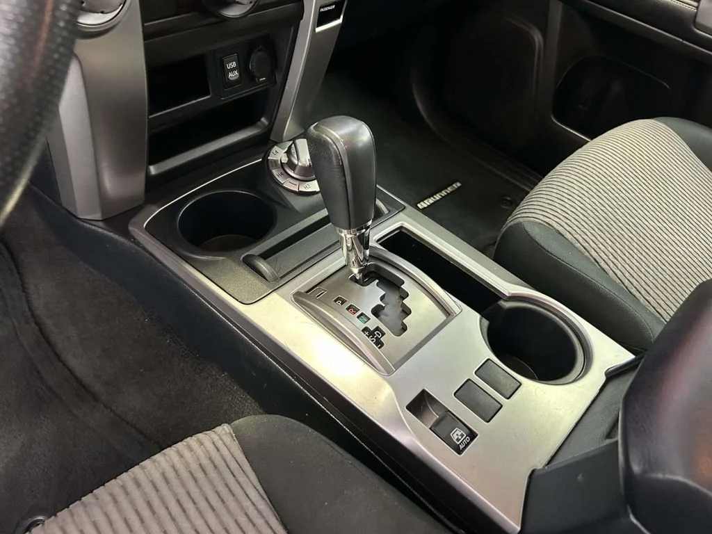 Used 2019 White Toyota SR5 image 21
