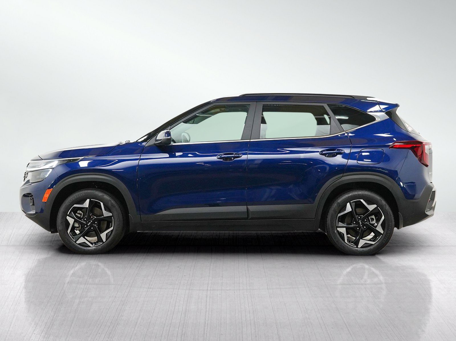 Used 2025 Kia Seltos EX with VIN KNDERCAA0S7750285 for sale in Burnsville, Minnesota