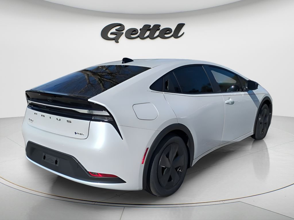 New 2026 Wind Chill Pearl <sup>1</sup> Toyota  SE image 5