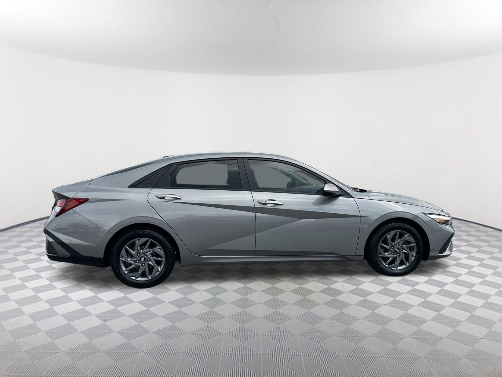 Used 2024 Fluid Metal Hyundai SEL image 4