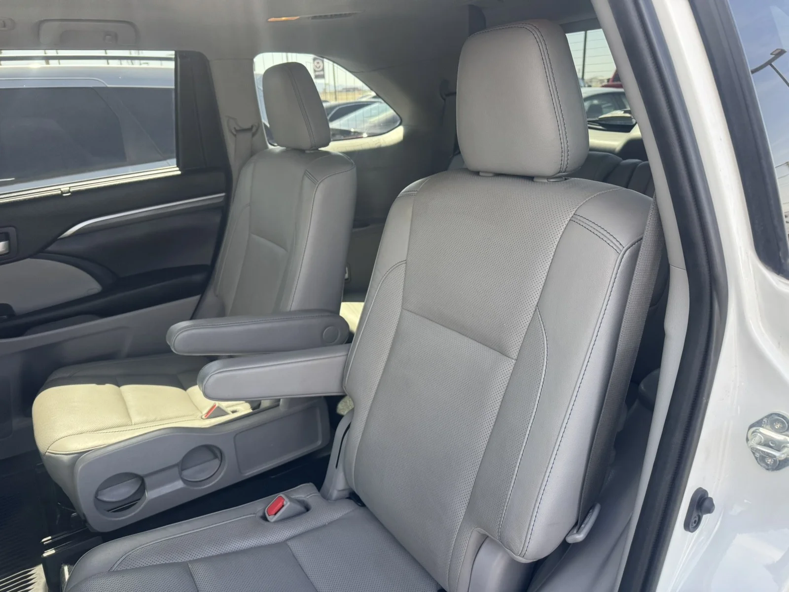 Used 2019  Toyota Hybrid Limited image 27