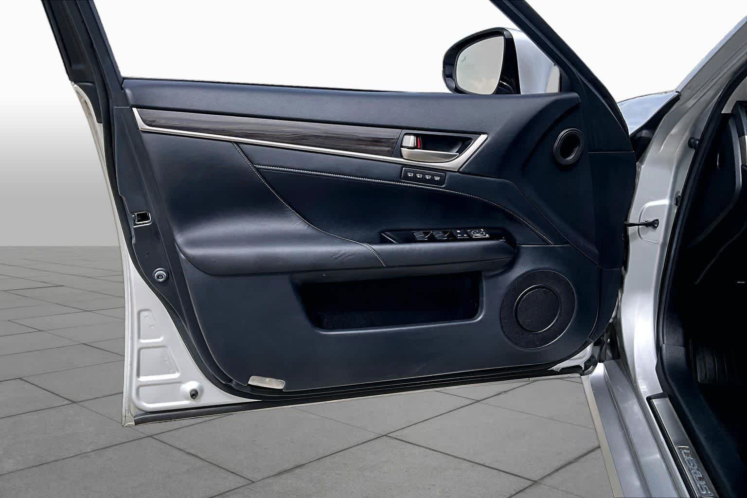 Used 2014 Liquid Platinum Lexus  image 24