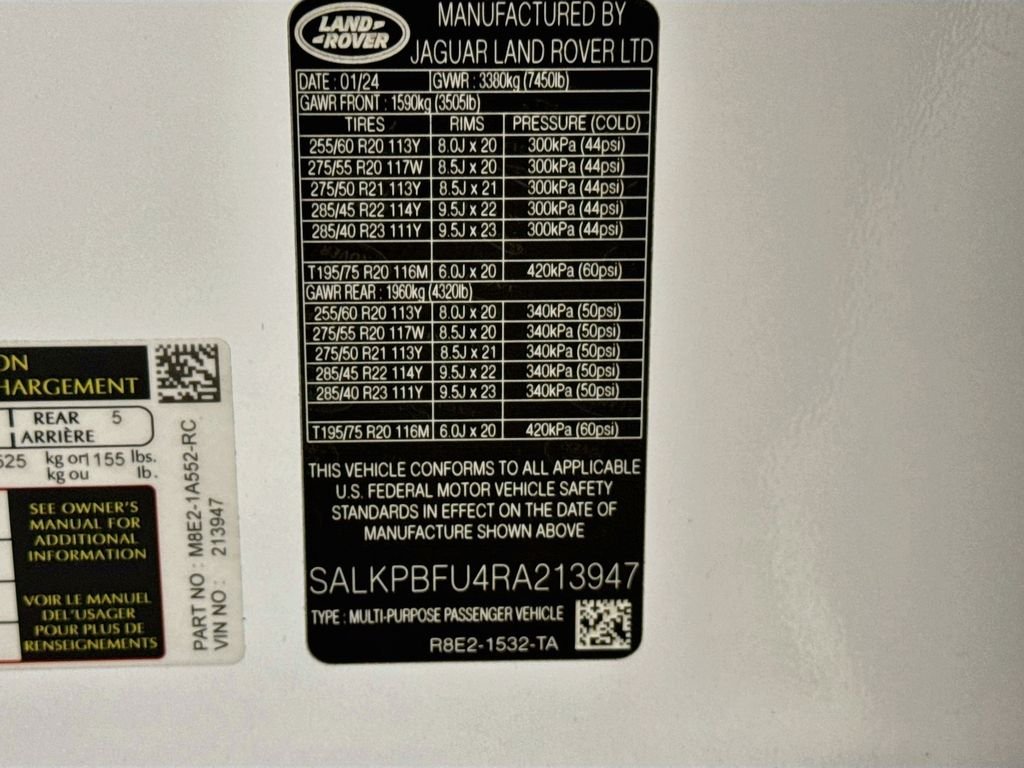 Used 2024 White Land Rover SE image 33