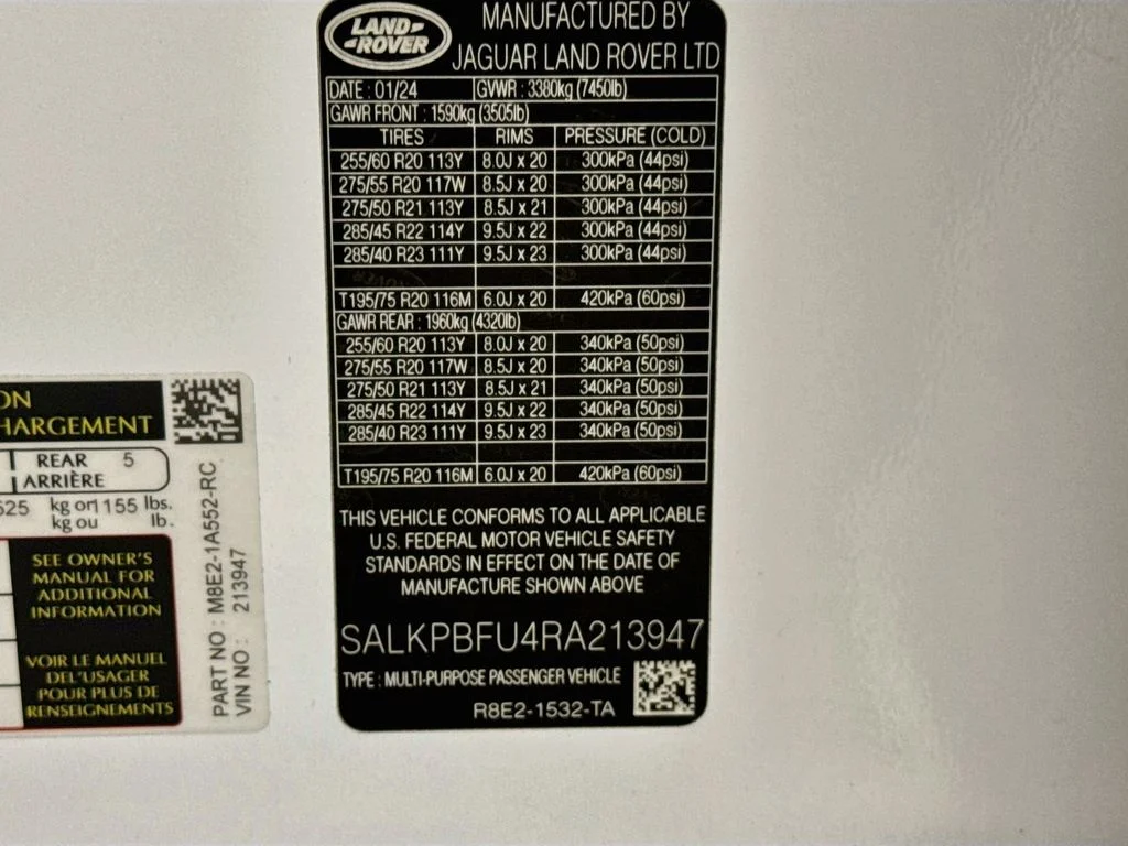 Used 2024 White Land Rover SE image 33