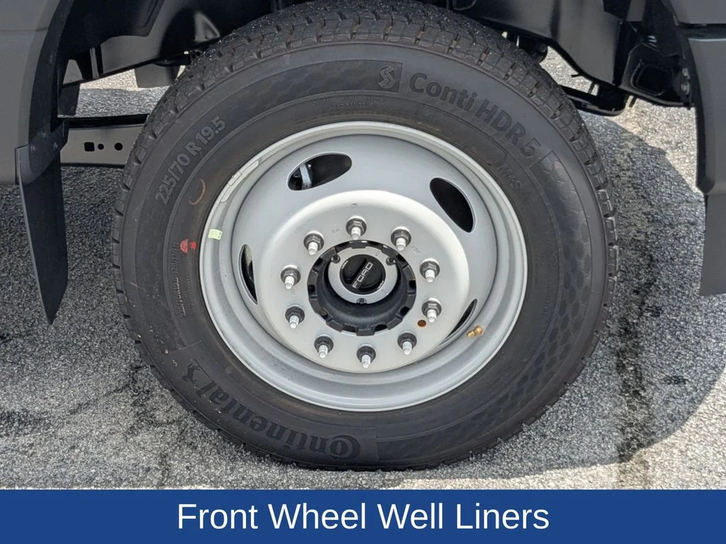 2025 Ford F-550 Super Duty Chassis Cab XL - Photo 11
