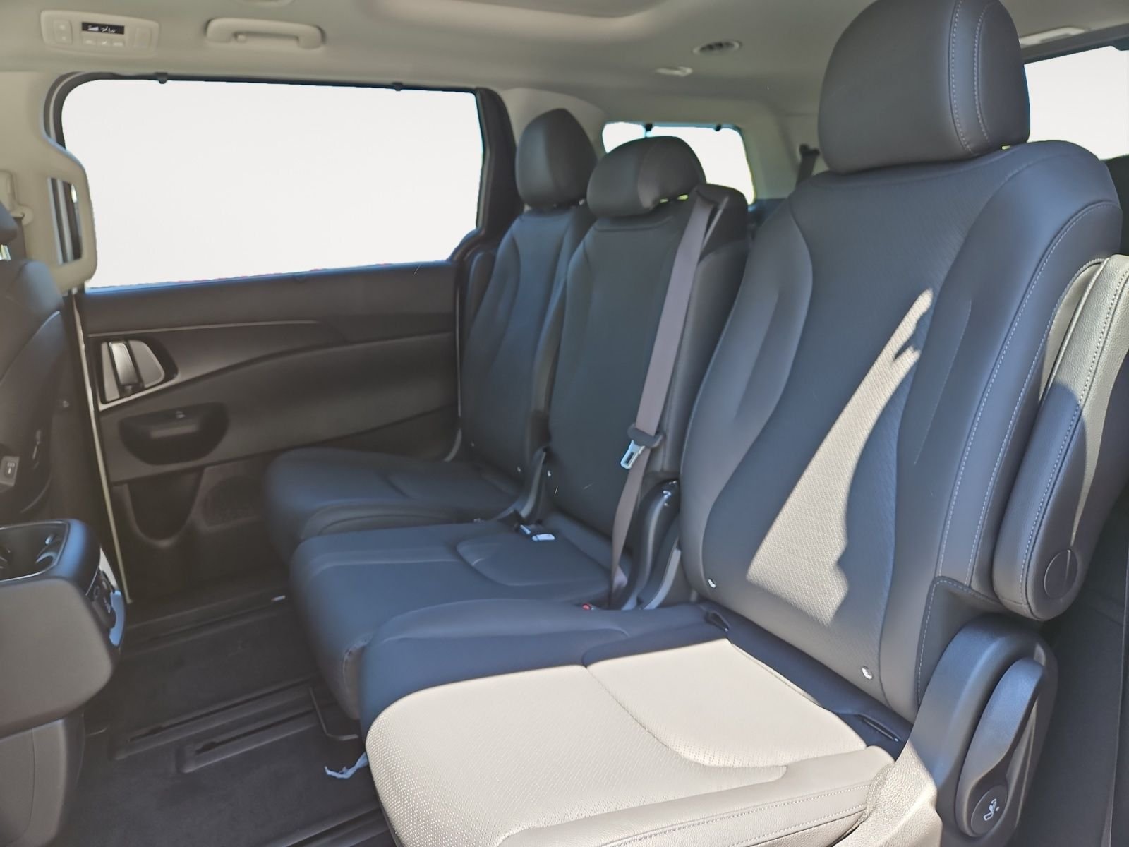New 2026 Snow White Pearl Kia SX Prestige image 13