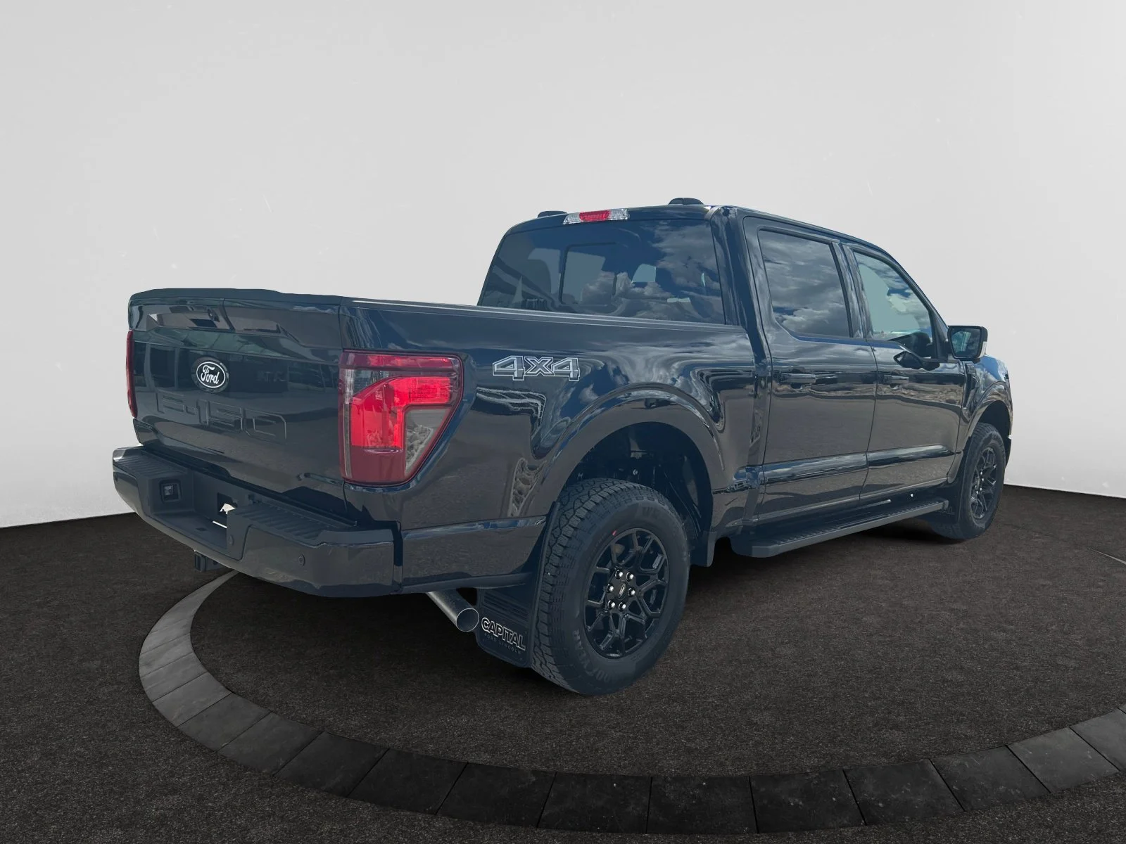 New 2026 Agate Black Metallic Ford XLT image 5