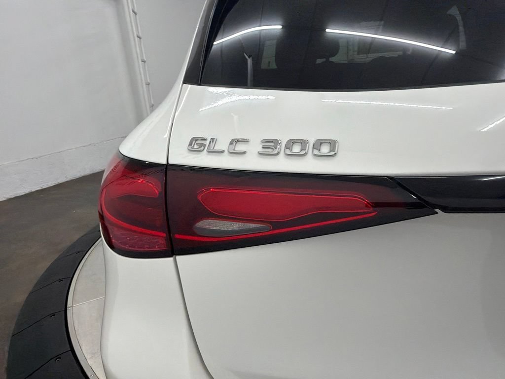 New 2027 Polar White Mercedes-Benz GLC 300 image 43