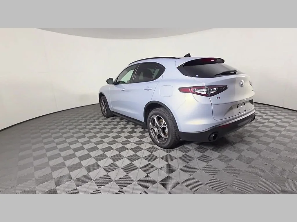 New 2026 Moonlight Gray Metallic Alfa Romeo Base image 30