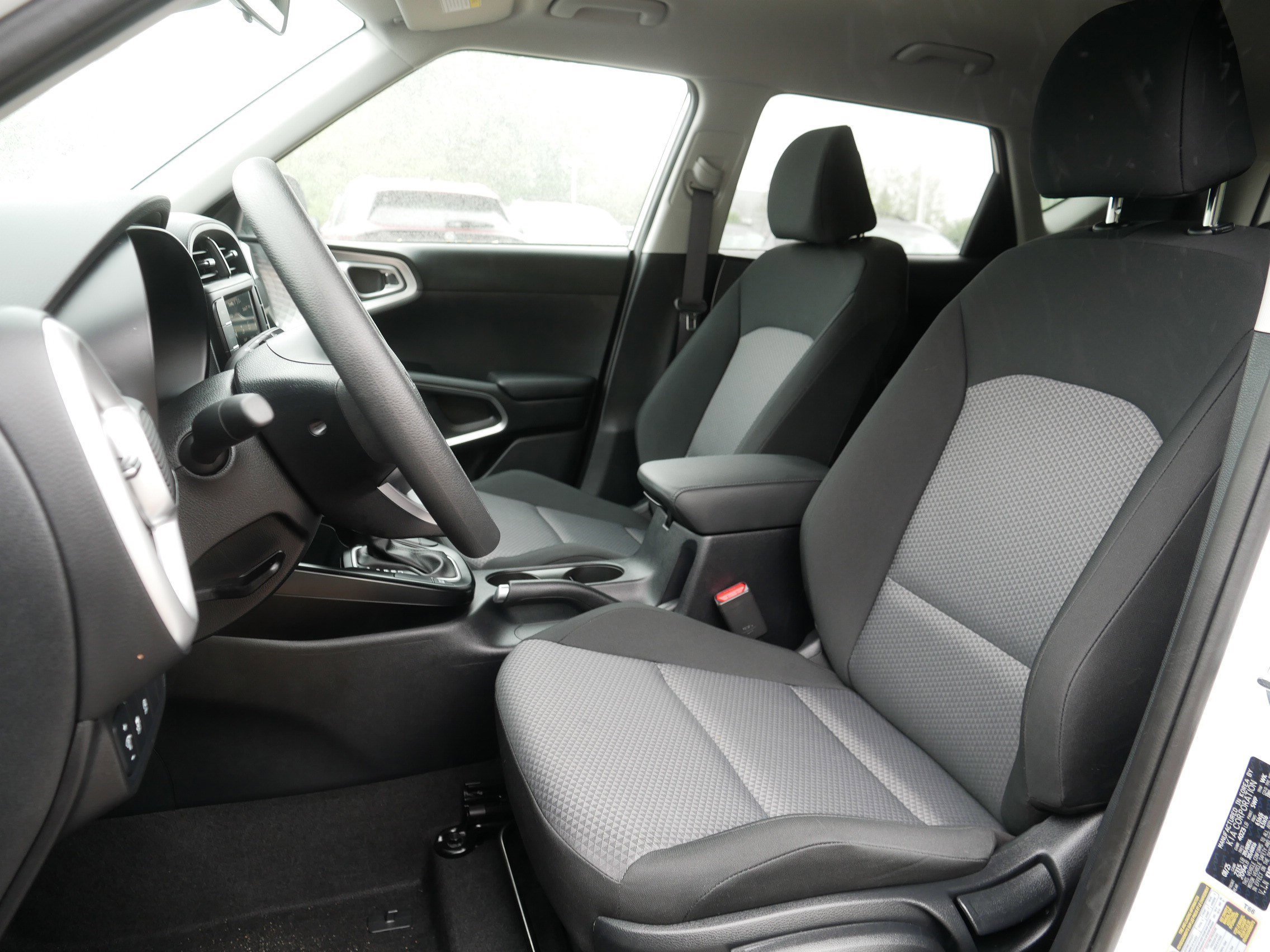 Used 2025  Kia LX image 34