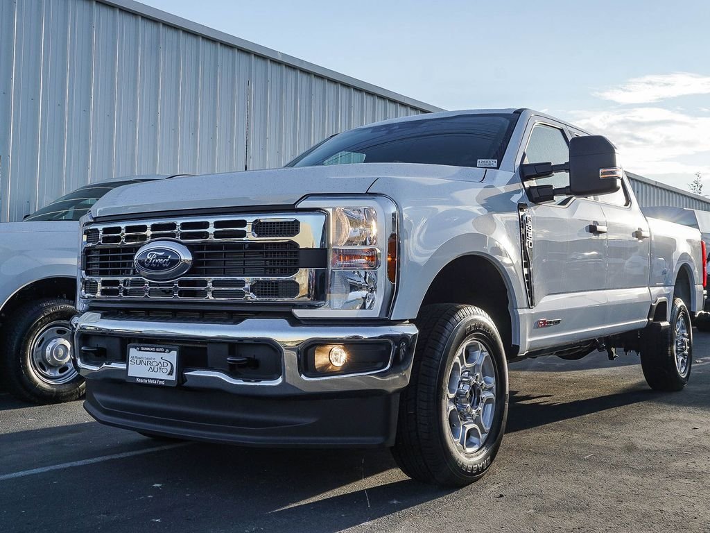 New 2026 Oxford White Ford XLT image 3