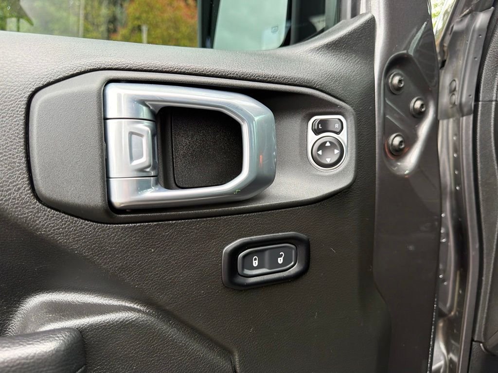 Used 2025 Granite Crystal Metallic Clearcoat Jeep Mojave image 12
