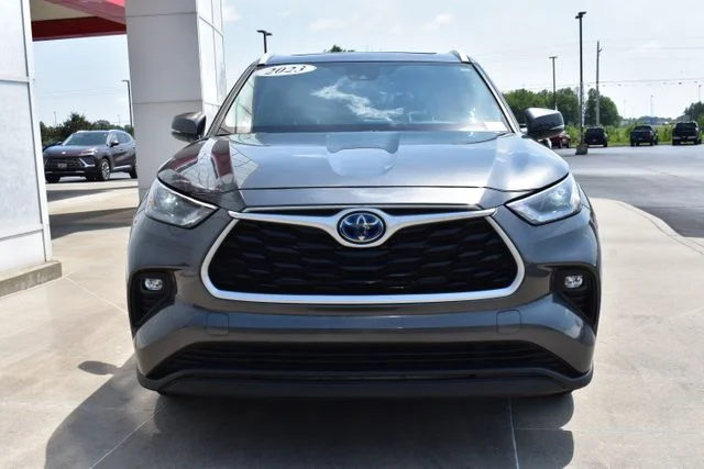 Used 2023 Gray Toyota XLE image 3