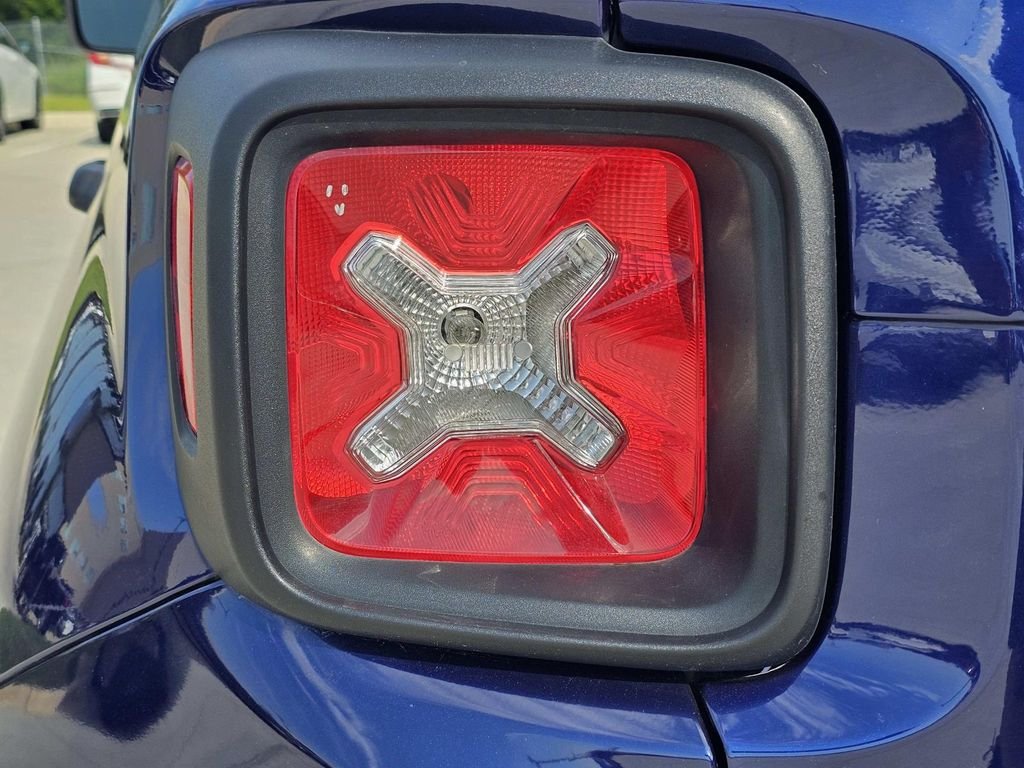 Used 2017 Blue Jeep Latitude image 13