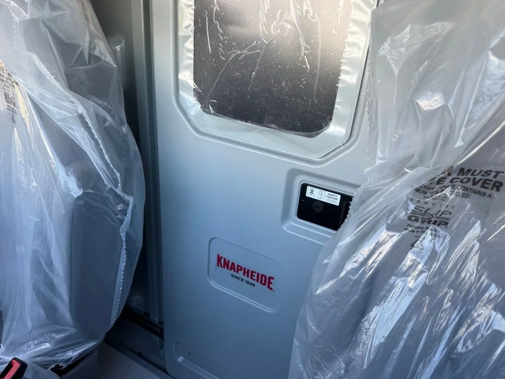 New 2026 Oxford White Ford E-350 SRW image 31