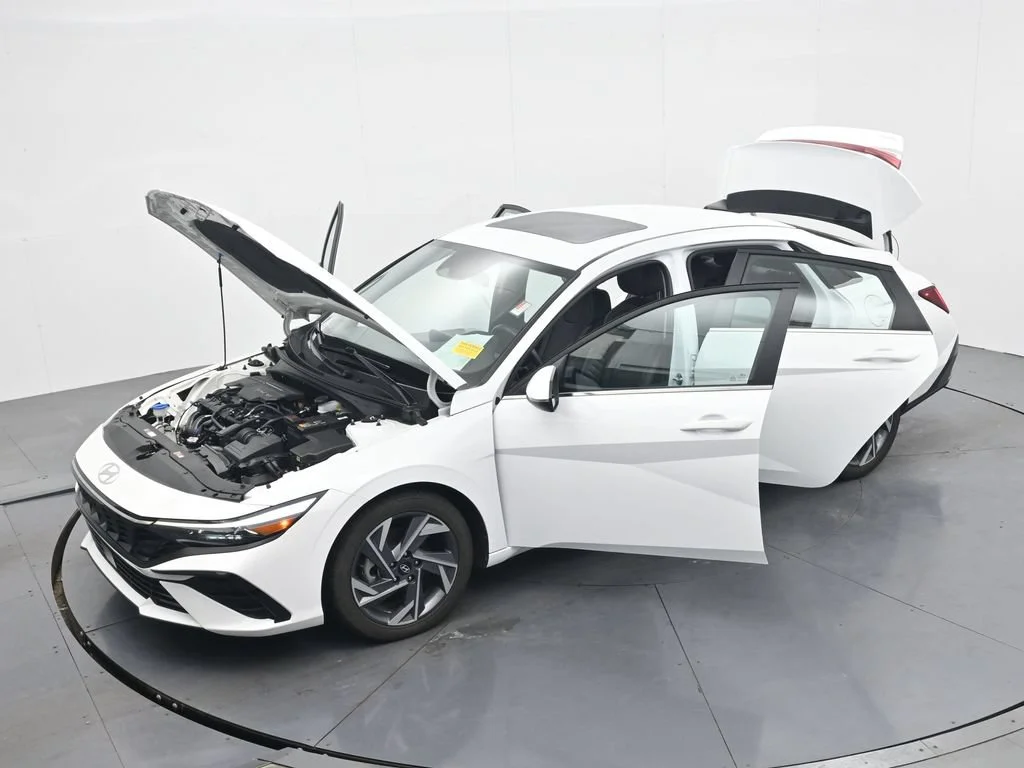 Used 2025 White Hyundai Limited image 39