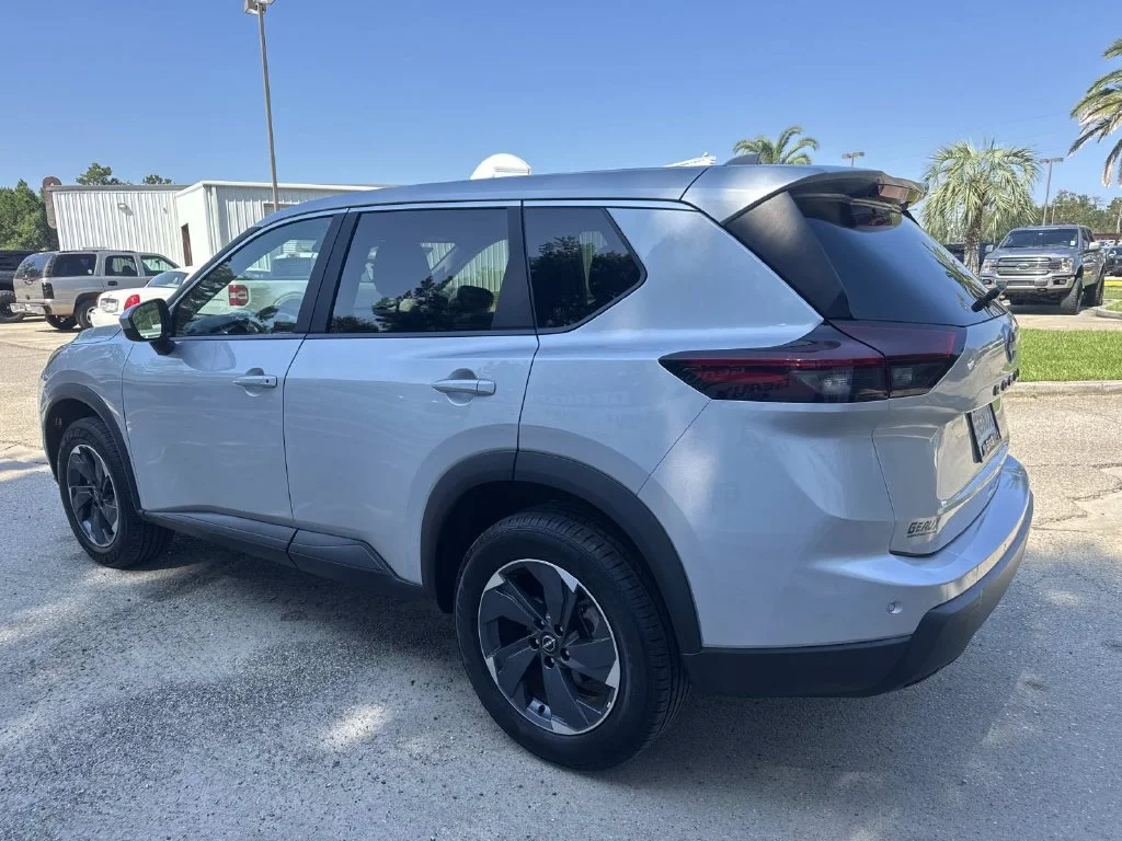 Used 2025 Silver Nissan SV image 10