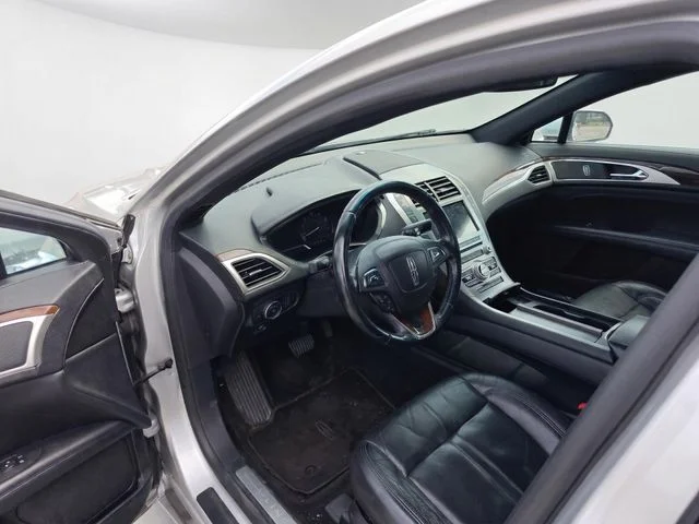 Used 2017 Silver Lincoln Reserve image 18