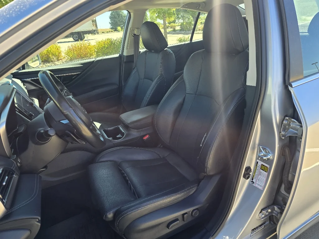 Used 2022 Ice Silver Metallic Subaru Limited image 13