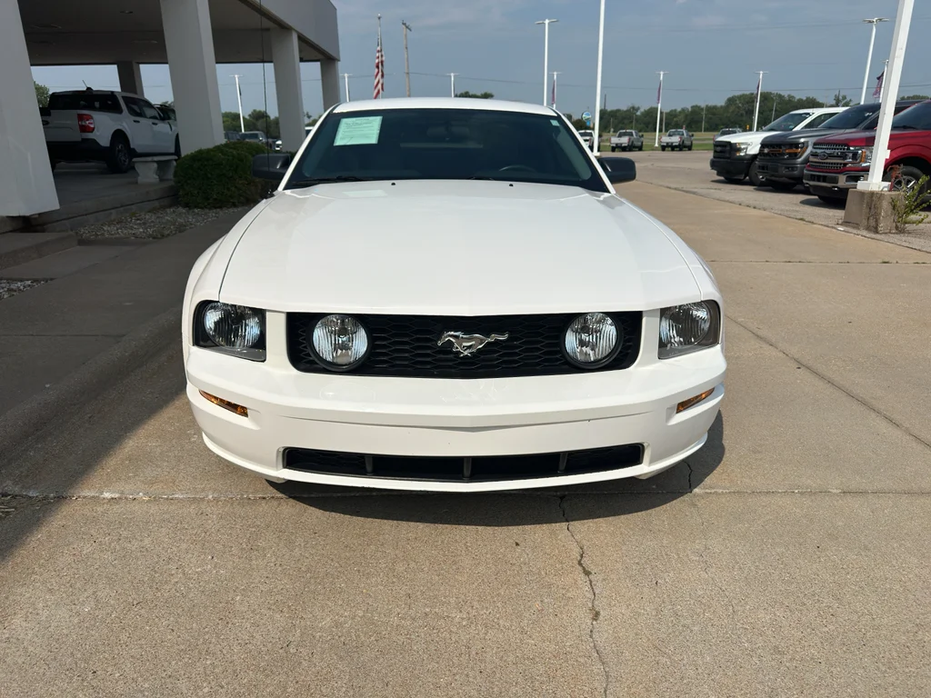 Used 2006 Performance White Clearcoat Ford GT Premium image 12
