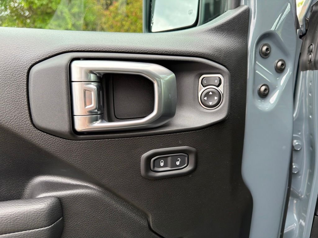New 2026 Anvil Clear-Coat Exterior Paint Jeep Mojave image 12