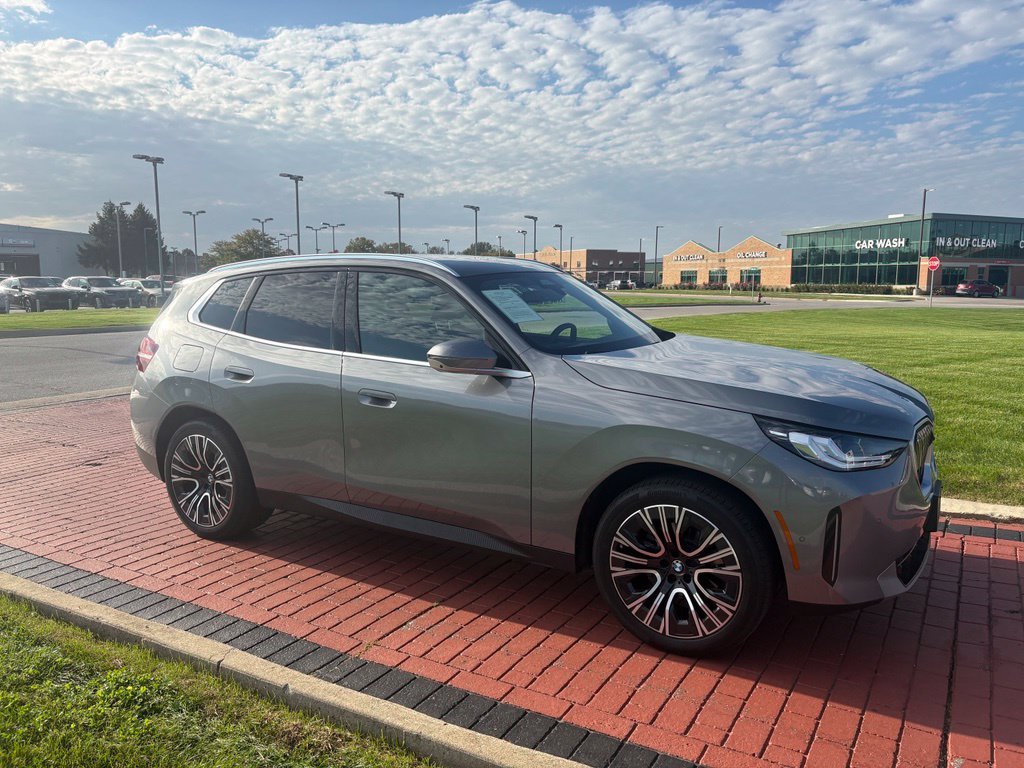 Used 2026 Skyscraper Grey Metallic BMW 30 xDrive image 2