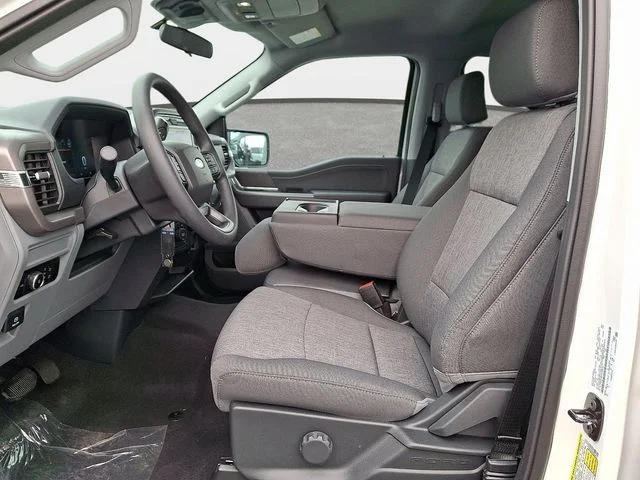 New 2026 Oxford White Ford XLT image 9