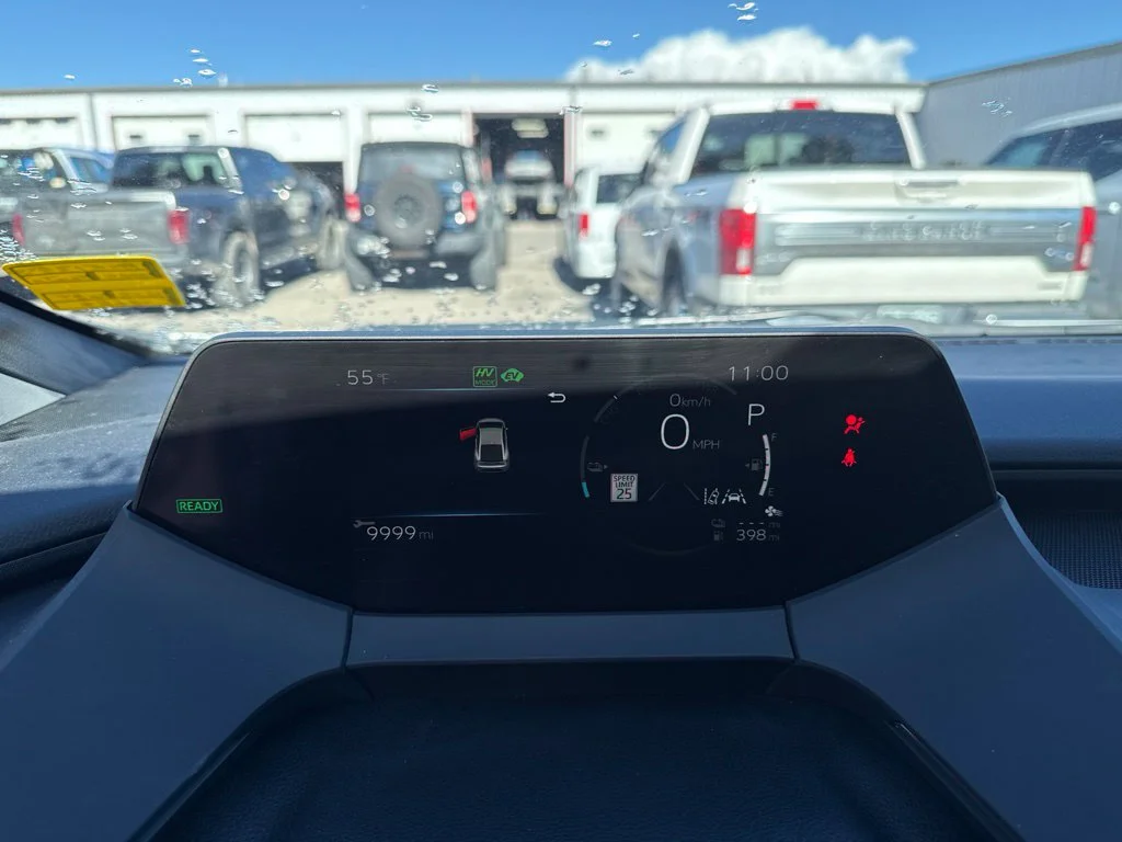 Used 2025 Pearl Toyota SE image 13
