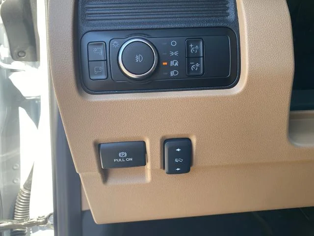 New 2026 Oxford White Ford F-450® LARIAT® image 20