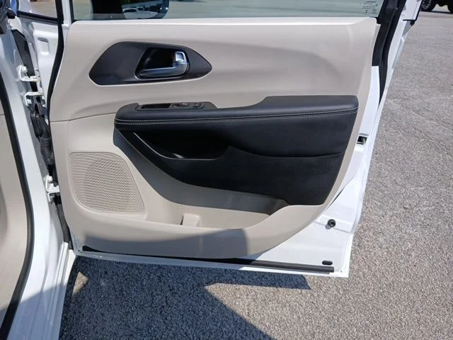Used 2024 White Chrysler Touring L image 26